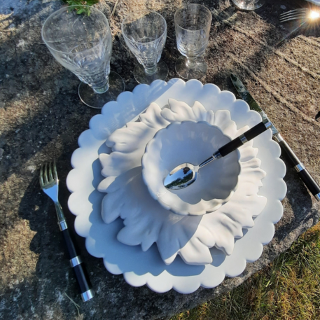 Acanthus Dessert Plate in white