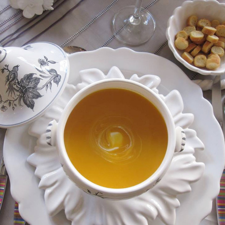 Acanthus Dessert Plate in white