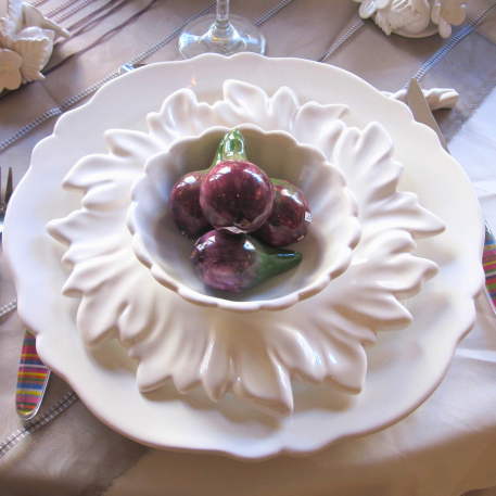Acanthus Dessert Plate in white