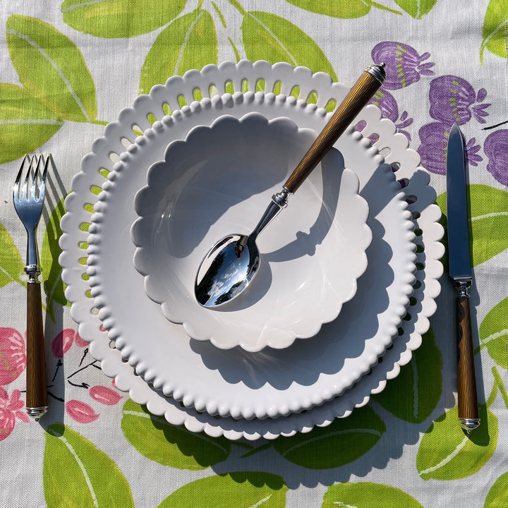 Large Scallop Chevet Pleine bowl in white