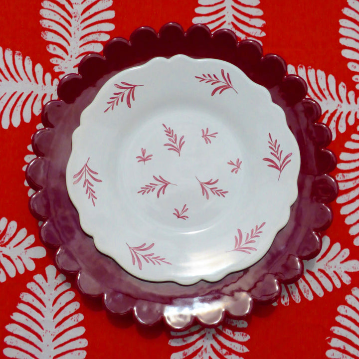 Large Scallop Chevet Pleine plate in burgundy glaze