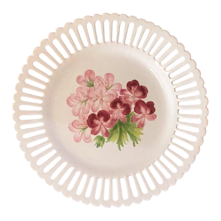 Openwork Bourg-Joly plate with Redouté Geranium motif