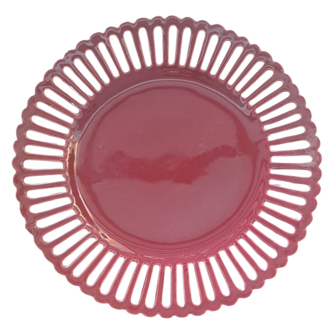 Straight openwork Bourg-Joly plate in burgundy