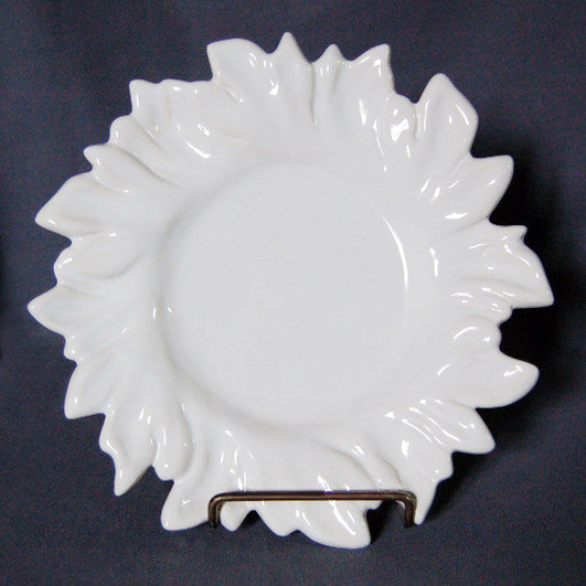 Acanthus Dessert Plate in white