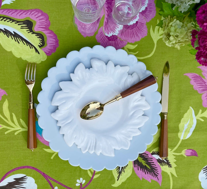 Acanthus Dessert Plate in white