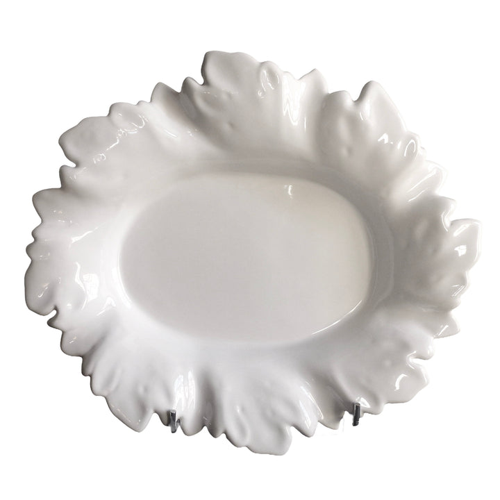 Acanthus oval serving dish in white