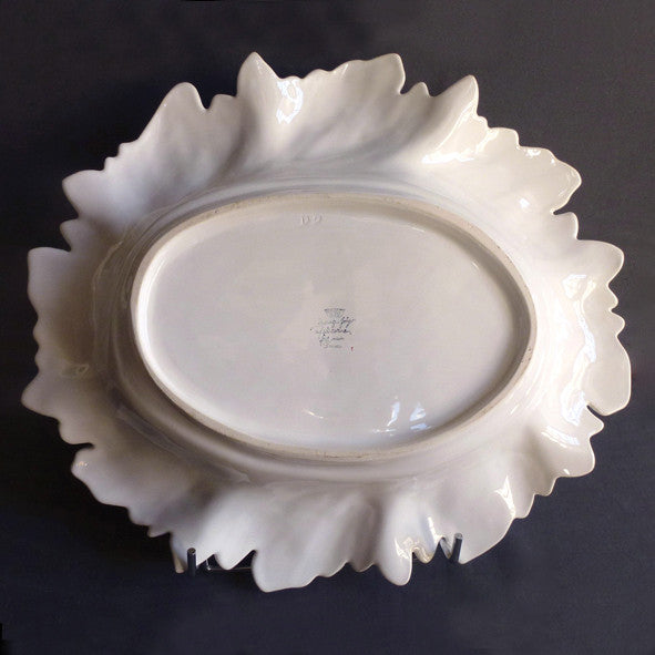Acanthus oval serving dish in white