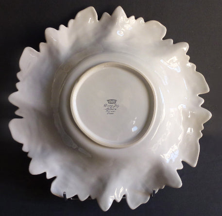 Acanthus round serving dish in white