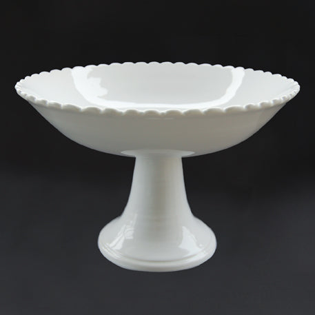 Compotier pedestal basket with small scalloped edge