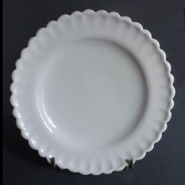 Fluted Godrons plate in white