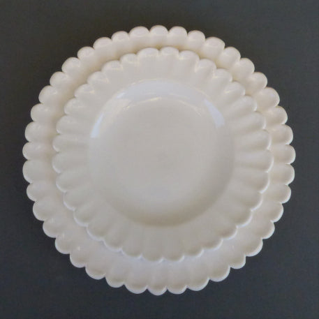Fluted Godrons plate in white