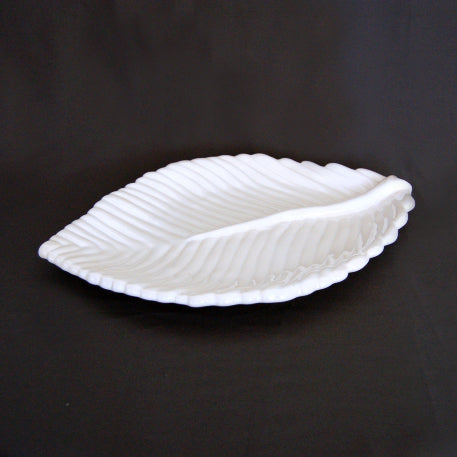 Large Ribbed leaf plate in white side view