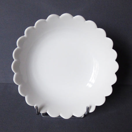 Large Scallop Chevet Pleine bowl in white
