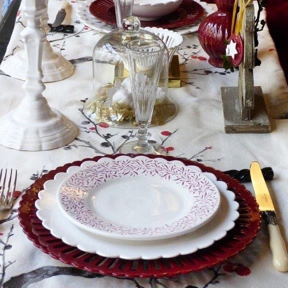 Straight openwork Bourg-Joly dinner plate in burgundy, Large scallop Chevet Pleine salad plate and hand painted Plain rim Semis border dessert plate