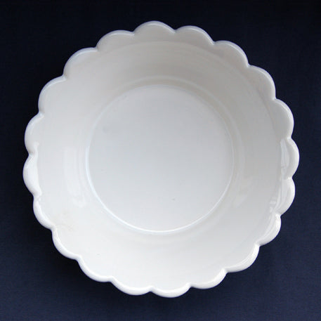 Malicorne Pleine ceramic scalloped bowl top view