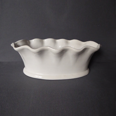 Oval scalloped planter