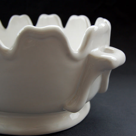 Oval toothed edge planter