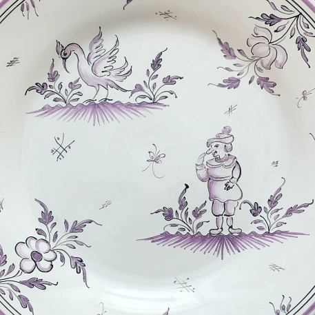 Plain Rim plate with hand painted Moustiers 7 monochrome violet decoration