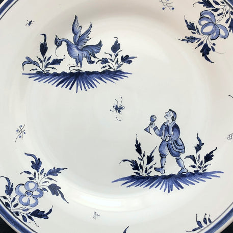 Plain Rim plate with hand painted Moustiers 8 monochrome blue decoration