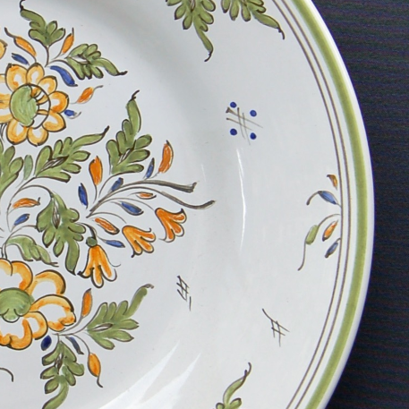 Plain Rim plate with hand painted Moustiers Fleurs polychrome decoration