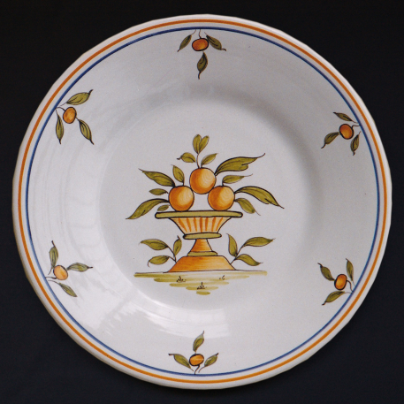 Plain Rim plate with hand painted decoration Moustiers 1
