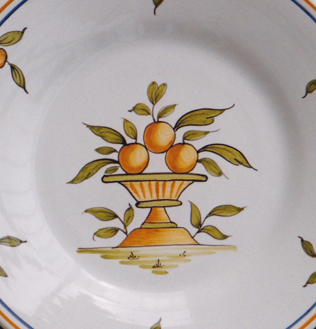 Plain Rim plate with hand painted decoration Moustiers 1