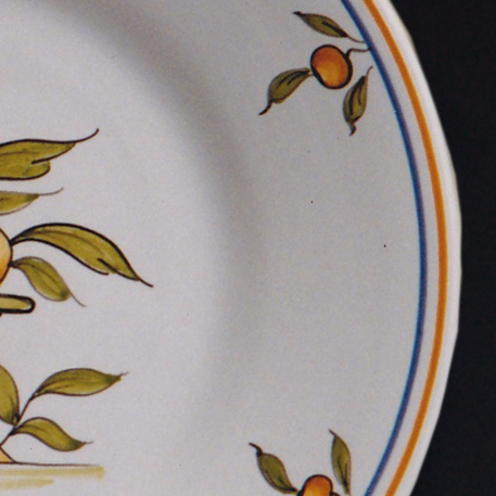 Plain Rim plate with hand painted decoration Moustiers 1
