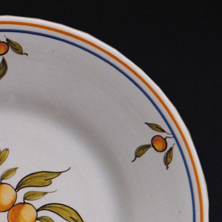 Plain Rim plate with hand painted decoration Moustiers 1