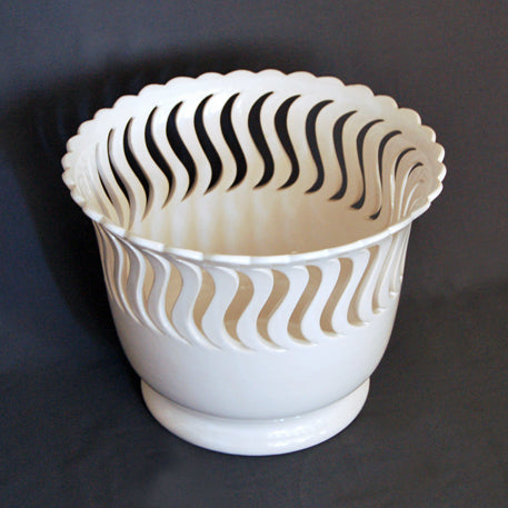 Planter with S shaped openwork without rings