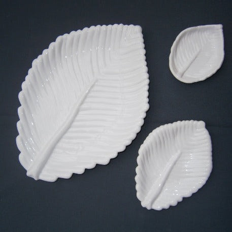 Ribbed leaf plates in white  3 sizes