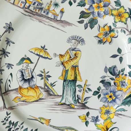 Scalloped Edge Round Feston serving plate with Chinoiserie polychrome decor