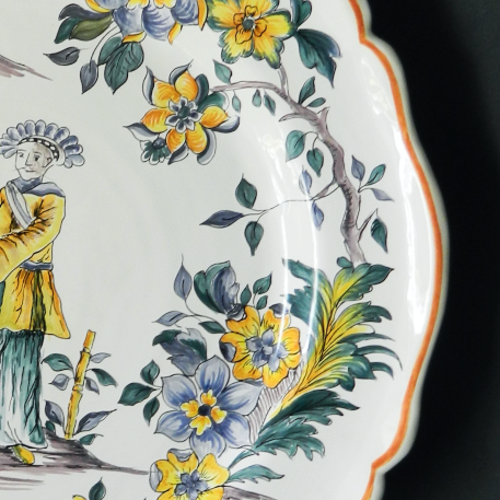 Scalloped Edge Round Feston serving plate with Chinoiserie polychrome decor