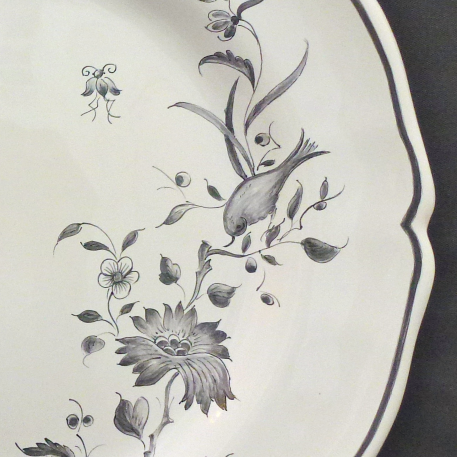 Scalloped Edge Round Feston serving plate with St Omer monochrome grey decor