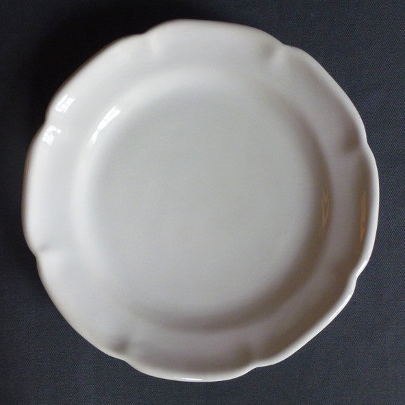 Scalloped edge Feston Louis XVI plate in white