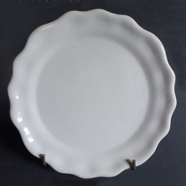 Scalloped edge Feston Louis XV plate in white