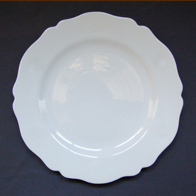 Scalloped edge Feston plate in white