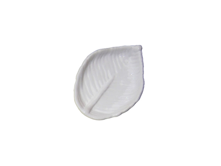 Small Ribbed leaf plate in white