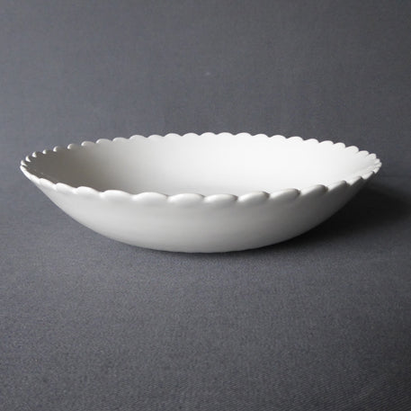 Small Scallop Bourg-Joly Pleine bowl in white