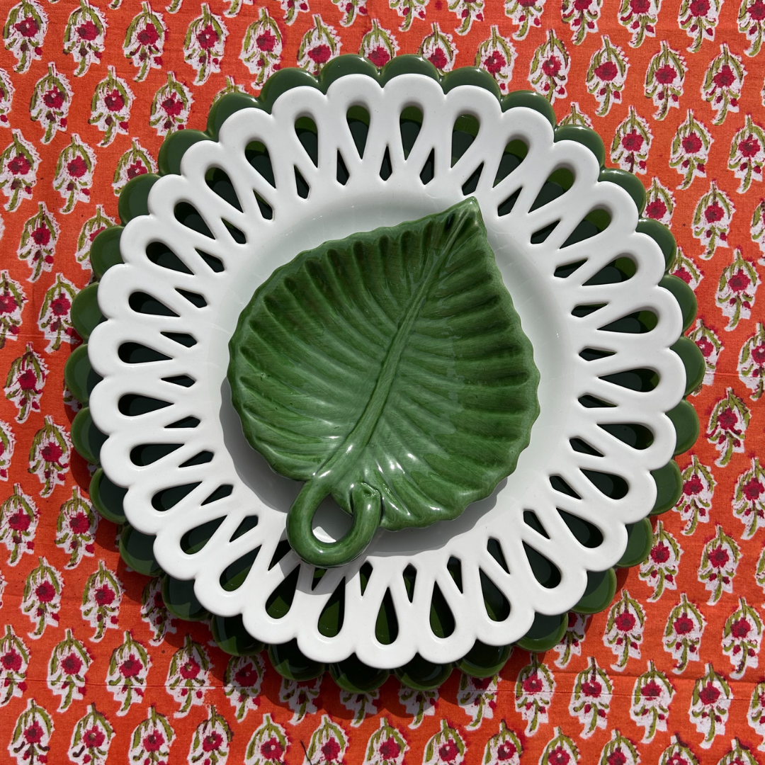 Green Chevet Pleine plate, White Chevet openwork plate and Ribbed leaf plate
