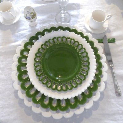 Green and White Chevet and Bourg-Joly Pleine Table setting