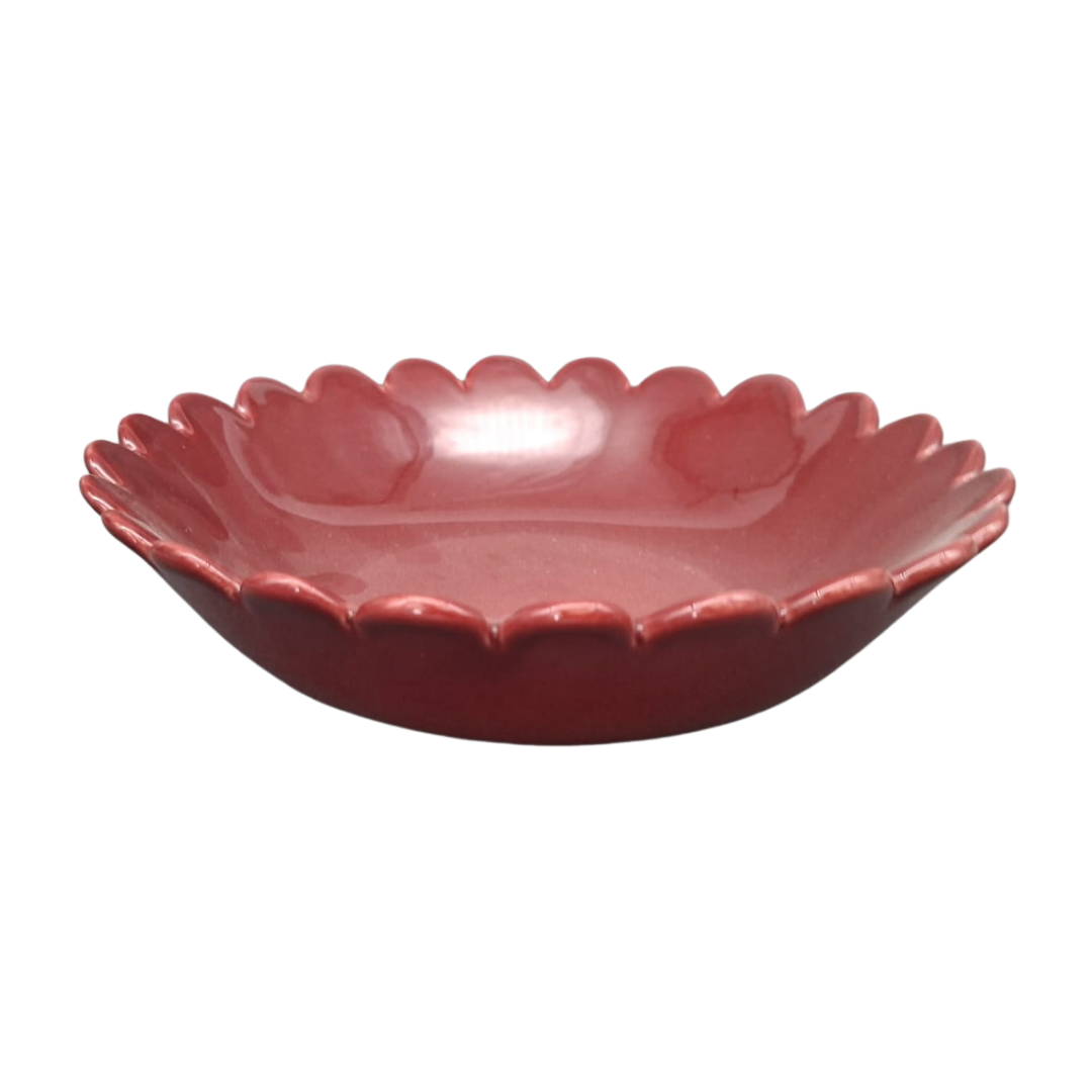 Large Scallop Chevet Pleine bowl in burgundy glaze