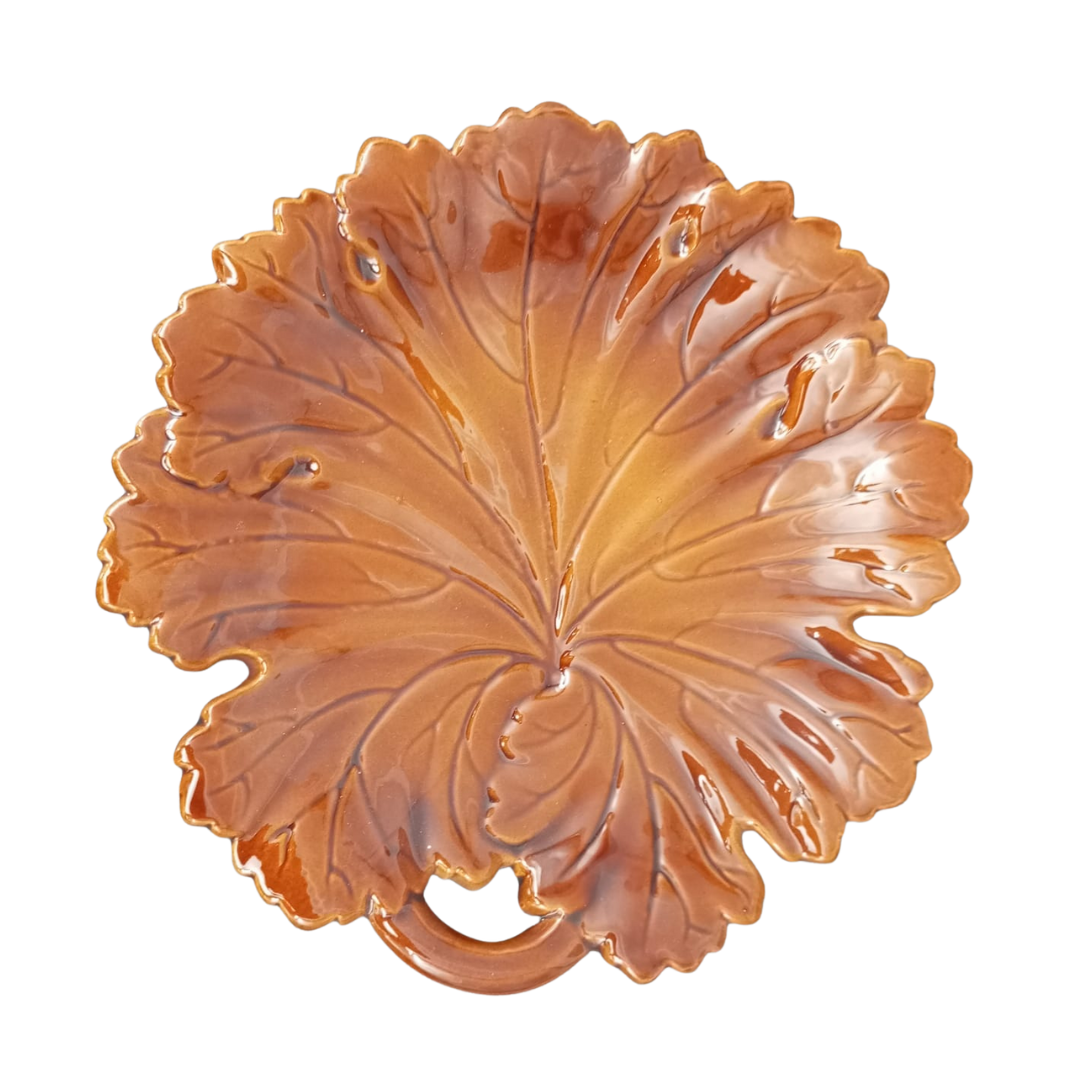 Vine leaf plate in brown