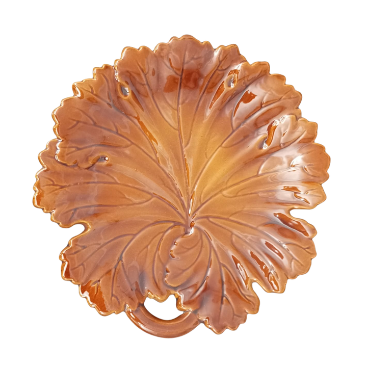 Vine leaf plate in brown