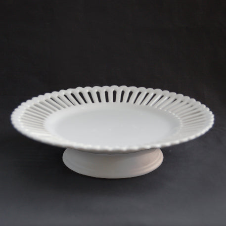 Openwork Bourg-Joly sur pied bas cake plate with a low stand