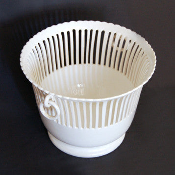 Openwork Bourg-Joly avec anneaux Planter