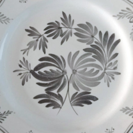 Feston Plate with hand painted decoration Antique Fleurs 93 monochrome grey