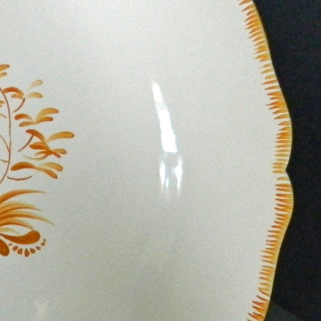 Feston plate with hand painted Chinoiserie 2 'The Pipe Smoker' monochrome Yellow decoration