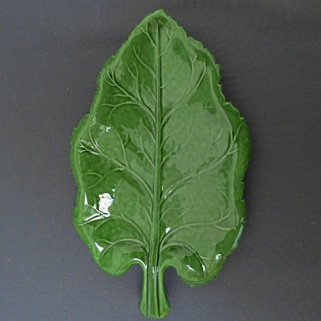 Cabbage leaf plate in leaf green