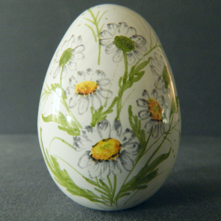 Egg with Daisy polychrome hand painted decoration