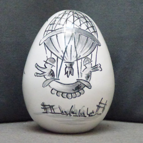 Egg with Mongolfière monochrome grey hand painted decoration